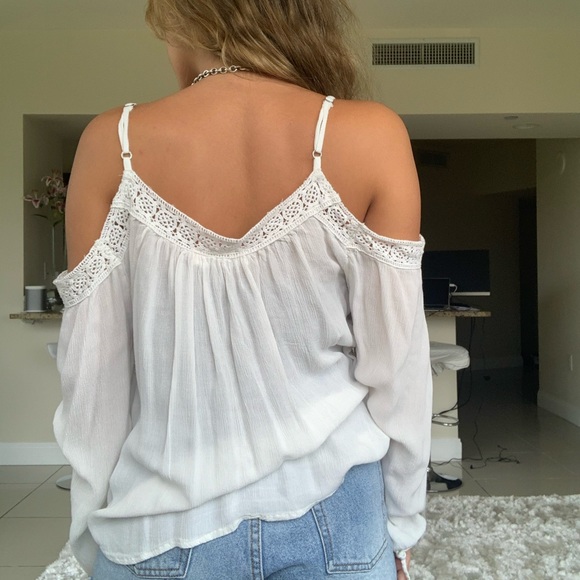 Cold shoulder top - Picture 2 of 4